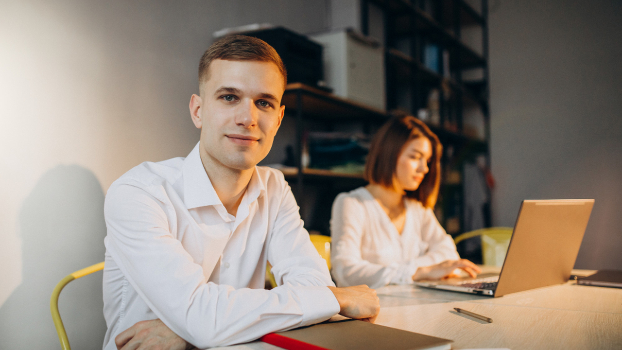 Битва поколений на рынке труда: почему миллениалы остерегаются зумеров На отечественном рынке труда разворачивается не...