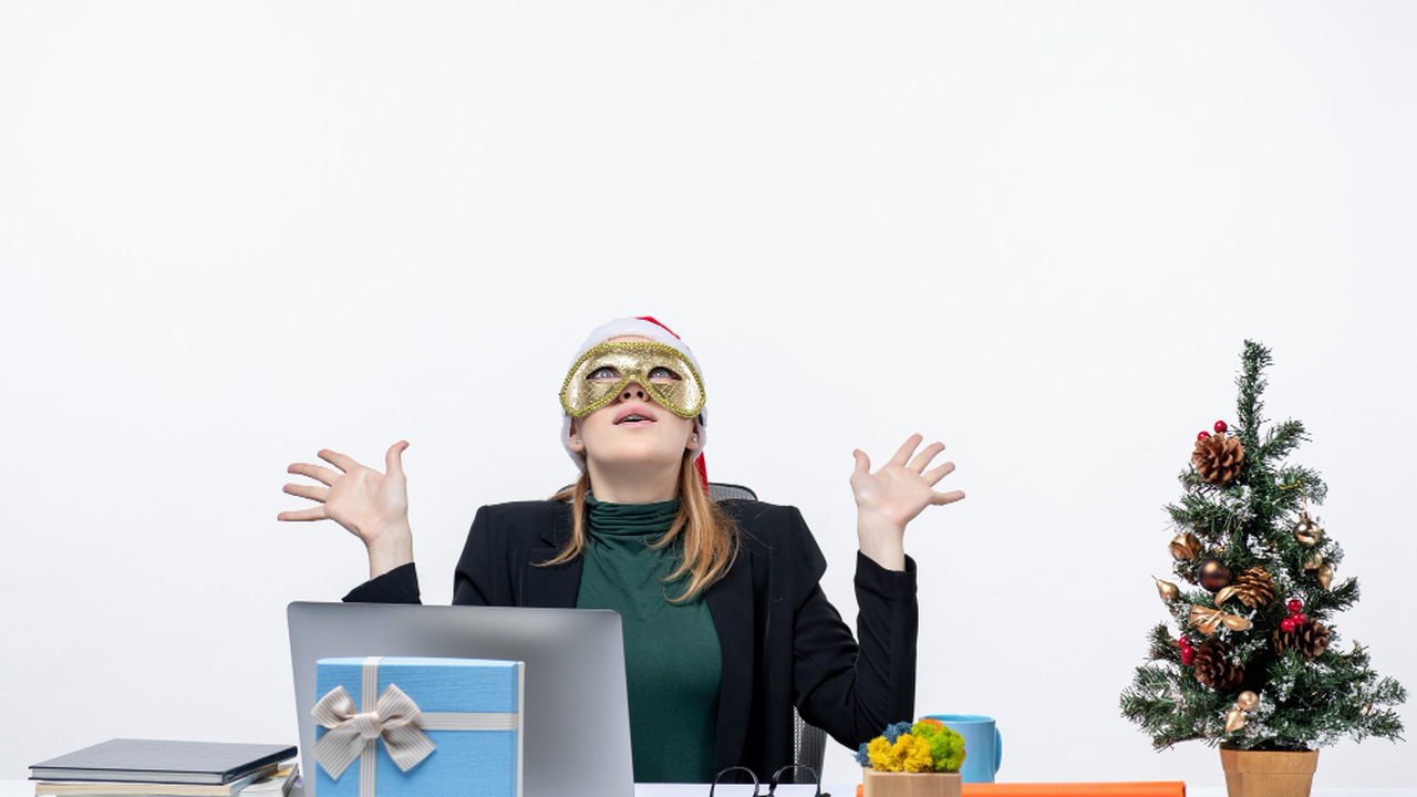 В преддверии новогодних праздников многих волну...