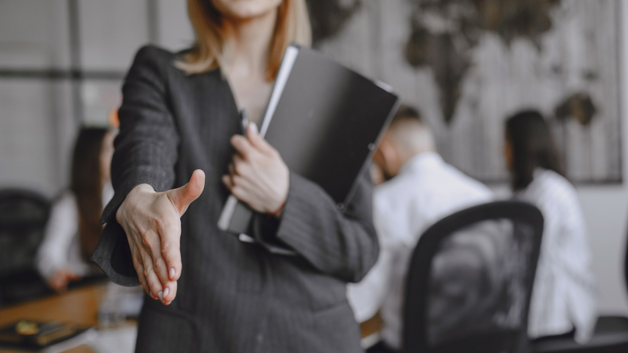 Новые профессии в законе: что изменит обновлённый классификатор с 2026 года С 1 января 2026 года российская система трудоус...