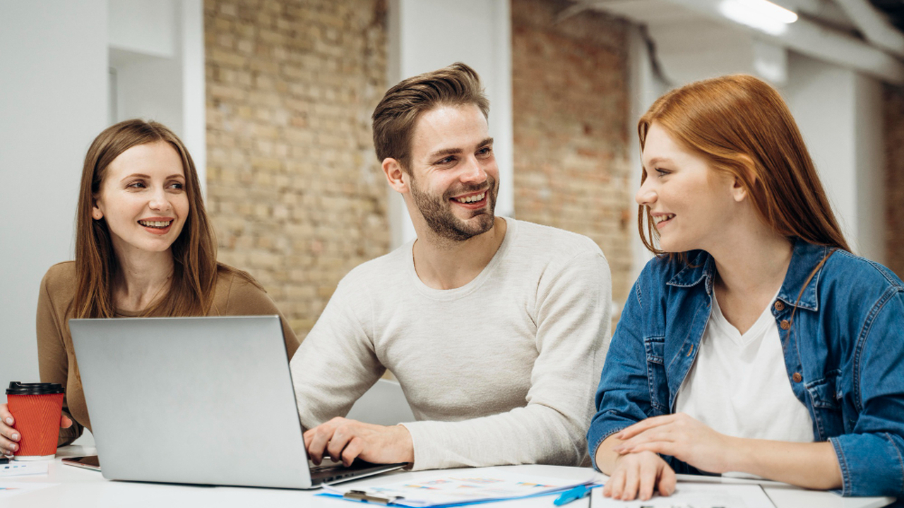 Молодёжь как главный драйвер развития российского рынка труда Масштабный кадровый потенциал России находится ...